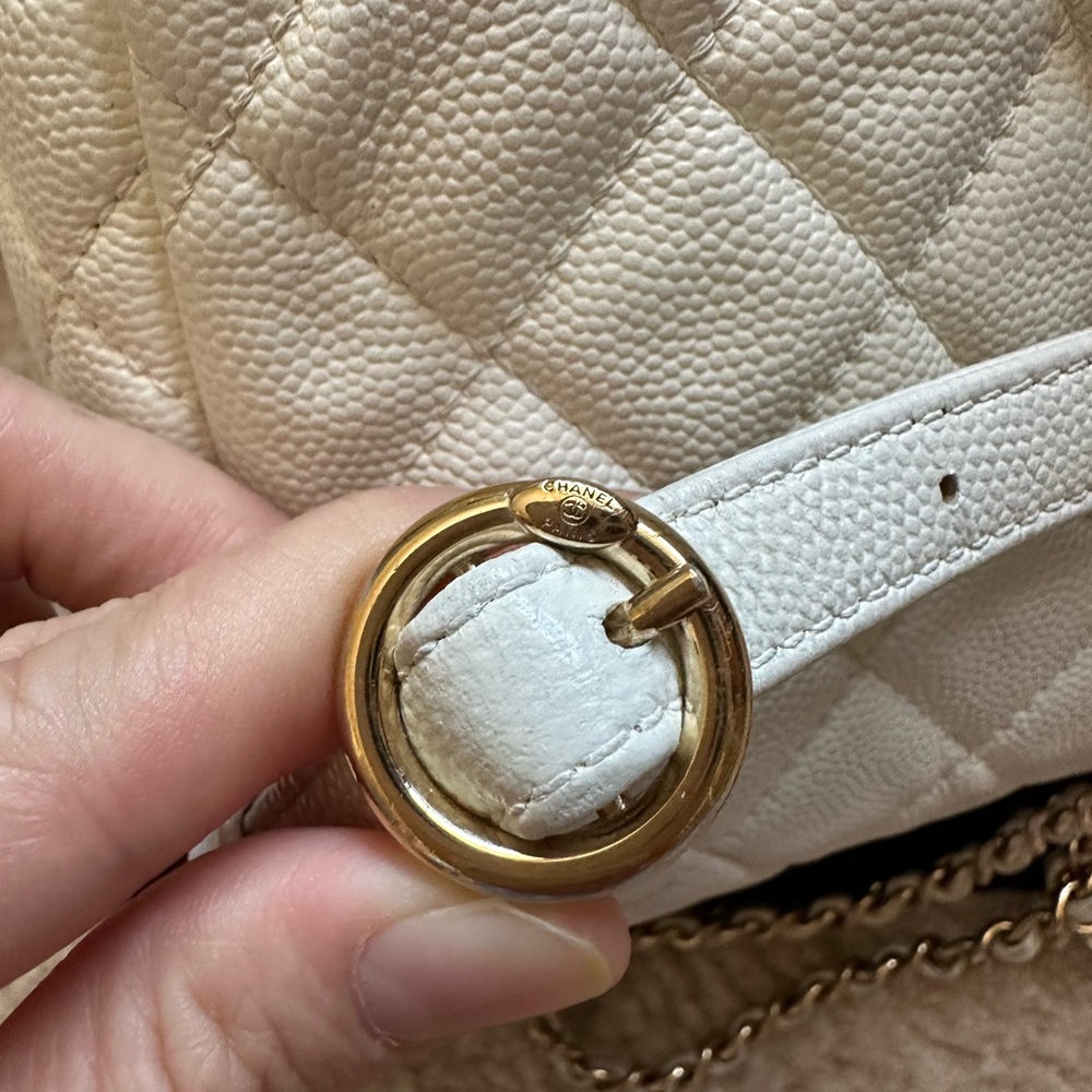 Chanel white caviar day mini backpack.
Used, need spa. - Picture 12 of 16